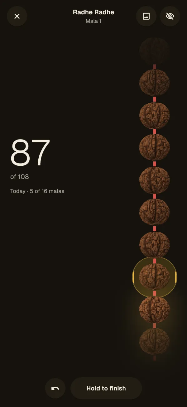 The Japo counter in discreet mode, showing only the beads and the count, with no mantra on screen